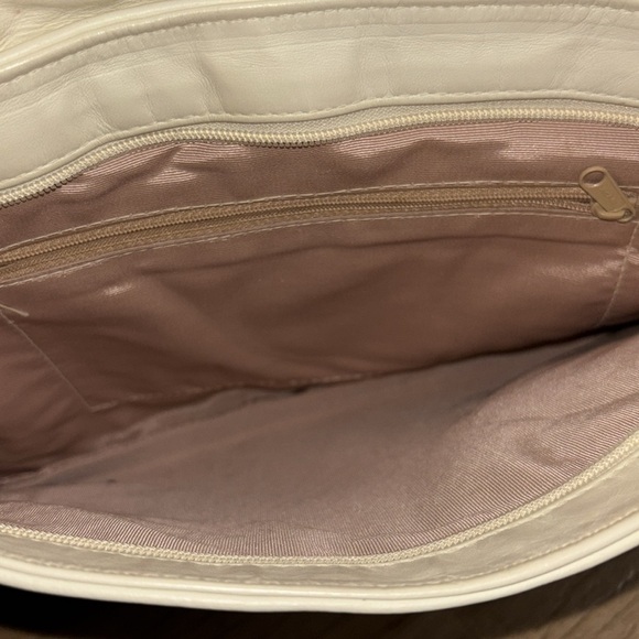 Vintage off white rectangle textured purse - Picture 6 of 7